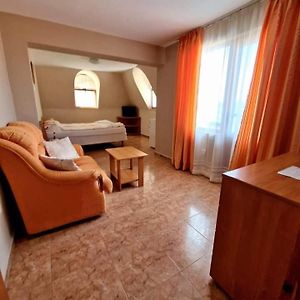 Studio mit Queensize-Bett